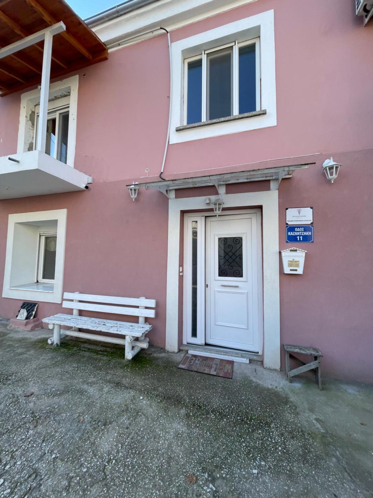 Estia Alternative Apartment Drama Bagian luar foto